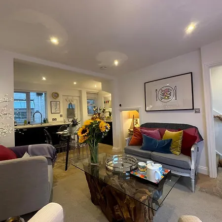 Voyagers View - Luxury With Coastal Views And Garden * Whitby