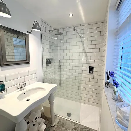 Semesterbostad Voyagers View - Luxury With Coastal Views And Garden Whitby